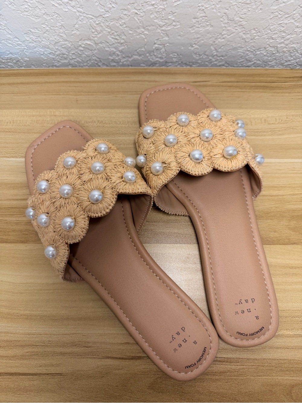 A New Day Pearl Tan Raffia Slide Sandals Women's Size 9.5 Memory Foam Shoes